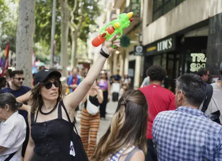 Pistolas de agua: símbolo de protestas antiturismo en Barcelona