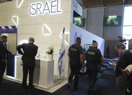 Israel condena colocación de pantallas negras en feria aeronáutica de París