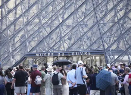 Crisis en el Louvre: cierre repentino por sobreturismo