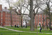 Universidad de Harvard cae en ranking internacional por avance de universidades chinas