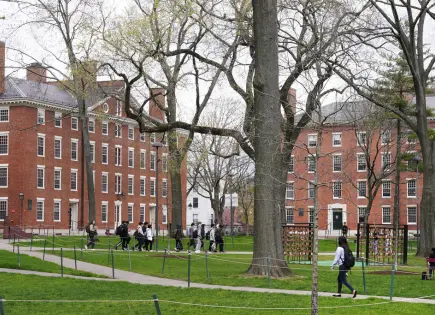 Conflicto legal entre Trump y Harvard por estudiantes extranjeros extranjeros