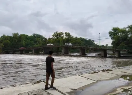 En una noche, río aumenta un metro