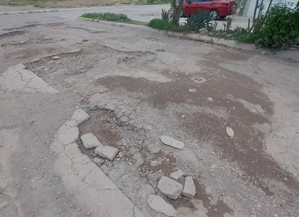 Se multiplican los baches en Pozos