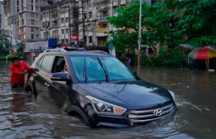 Quién paga los daños del auto si se queda atrapado en una inundación