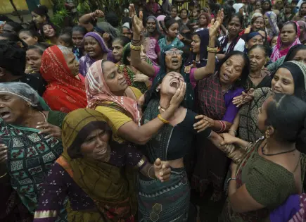 Investigadores analizan cajas negras tras choque de Air India