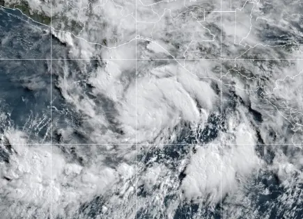 Tormenta tropical Erick se fortalece en el Pacífico cerca de México