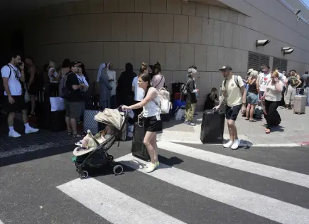 Gobiernos extranjeros buscan evacuar a ciudadanos varados en Irán e Israel