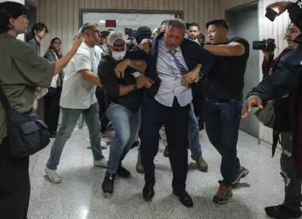Brad Lander, contralor de NY, arrestado en tribunal de inmigración