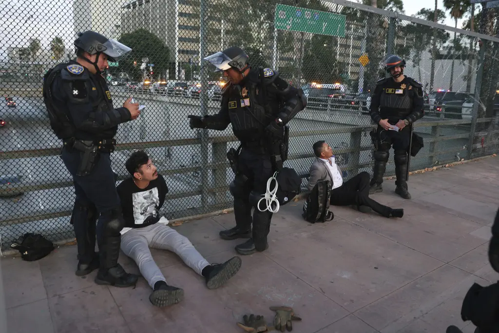 Alcaldesa de Los Ángeles levanta toque de queda tras protestas