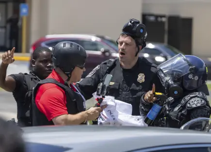 ICE retiene a periodista hispano tras arresto en Atlanta