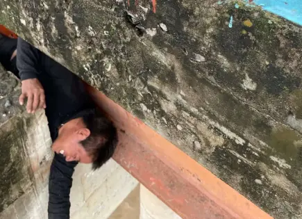 Video | Rescatan a sujeto atorado en puente de Tamazunchale