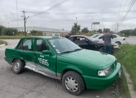 Solo daños deja choque en el eje 126