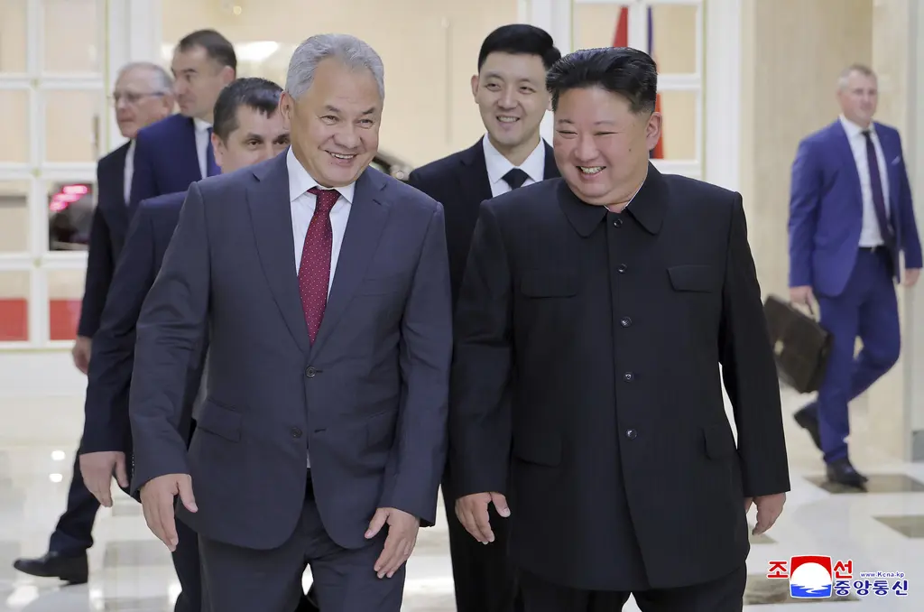 Corea del Norte envía trabajadores militares a Rusia para apoyar reconstrucción