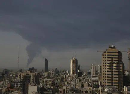 Bombardeos israelíes sumen a Teherán en crisis