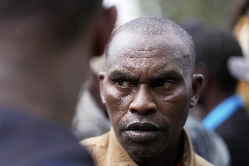 Exigen responsabilidad policial tras baleo en protestas en Kenia