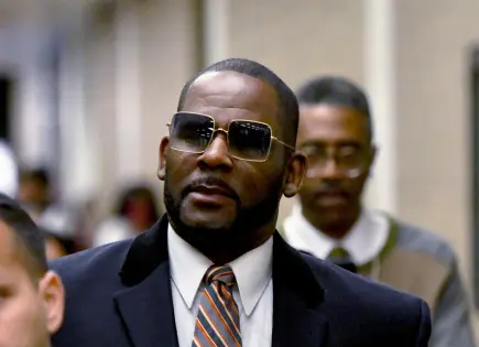 R. Kelly denuncia maltrato y supuesto complot de asesinato en prisión