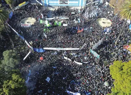 Cristina Fernández convoca a la resistencia desde su arresto domiciliario