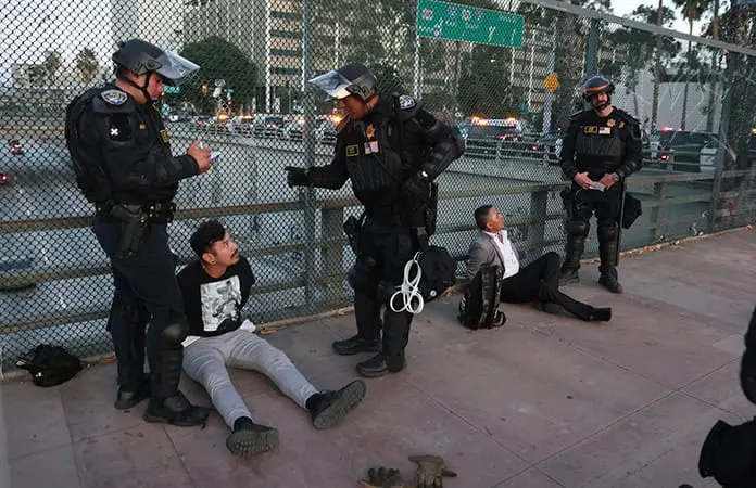 Levantan toque de queda en LA