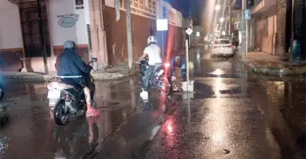 Lluvias inundan las calles de Matehuala