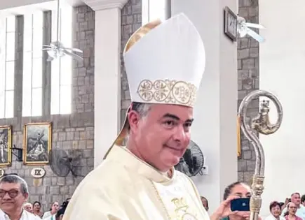 Roberto Yenny celebra su aniversario episcopal