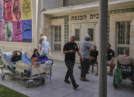 Misiles iraníes hieren a más de 200 en hospital israelí