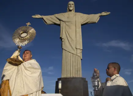 Católicos piden protección ambiental en el Cristo Redentor de Río de Janeiro