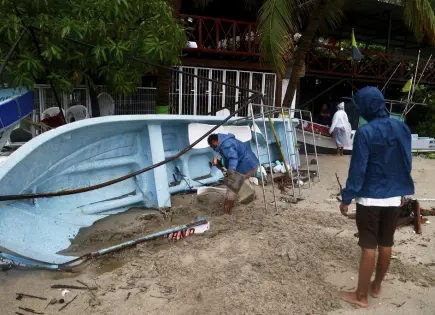 Erick se debilita a tormenta tropical tras tocar tierra en sur de M&eacute;xico