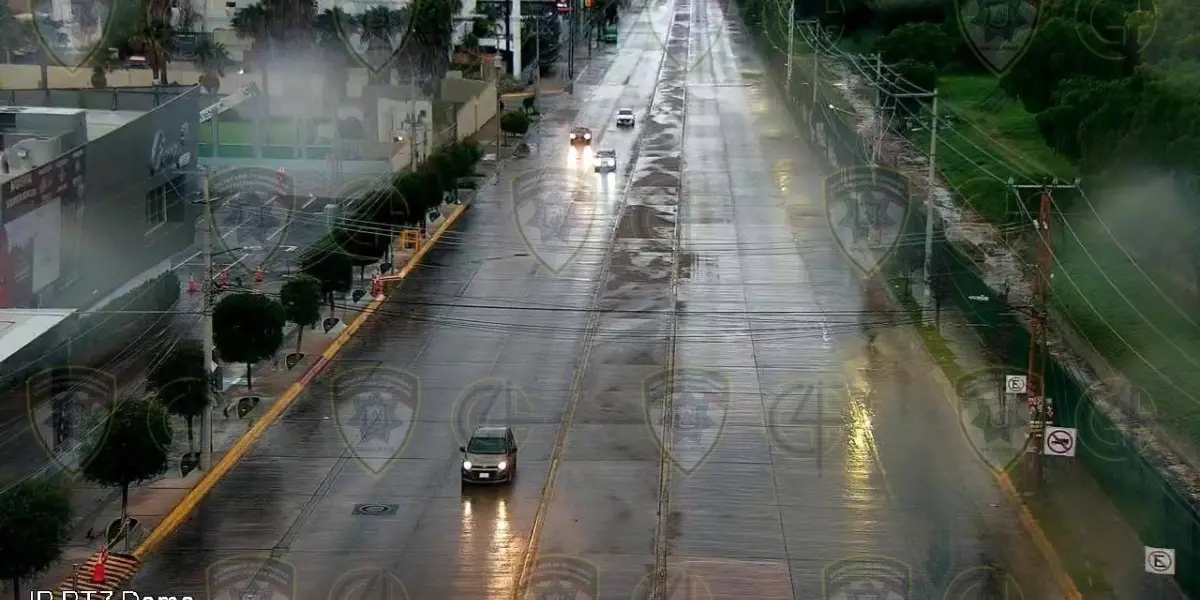 Reportan lluvia ligera en diversas zonas de la ciudad; autoridades piden conducir con precaución