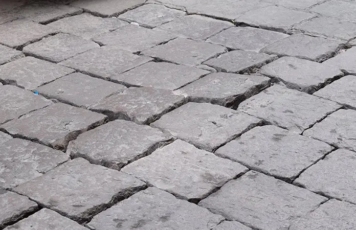 Se desprenden 50% más adoquines en el Centro Histórico