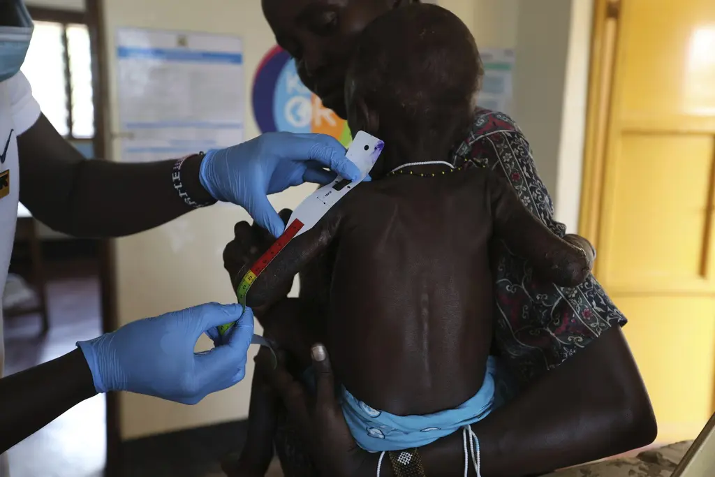 Refugiados en Kenia sufren hambre extrema por recortes de EU