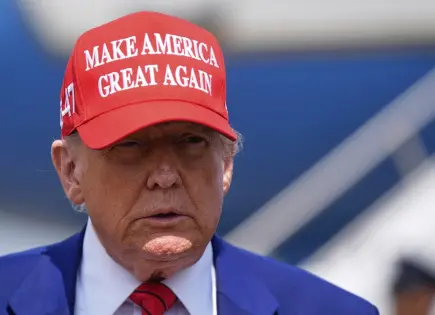 Trump califica de débil ataque iraní a su base militar