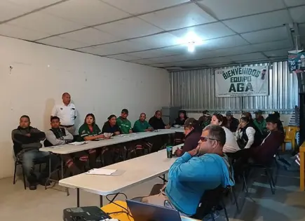 Capacitan a choferes de empresa refresquera