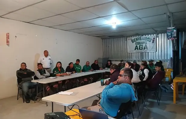 Capacitan a choferes de empresa refresquera