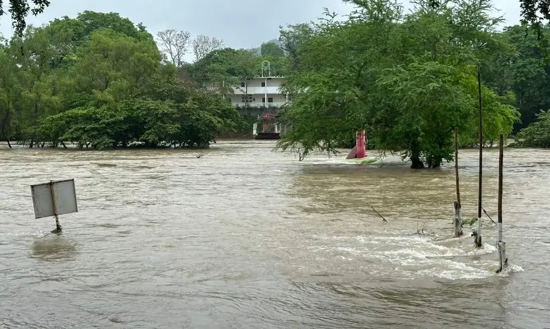 Lluvias de "Erick" golpean con fuerza la Huasteca