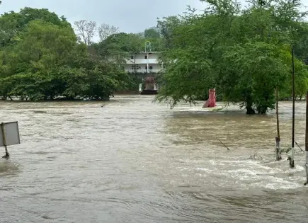 Lluvias de "Erick" golpean con fuerza la Huasteca