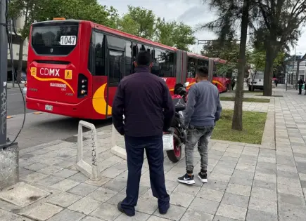 Muere pasajero en unidad del Metrob&uacute;s en la L&iacute;nea 1