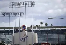 Echan a agentes de inmigraci&oacute;n de estadio de los Dodgers