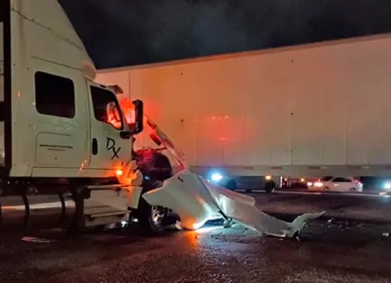 Fuertes daños y un lesionado, en choques de tráilers Fuertes daños y un lesionado, en choques de tráilers