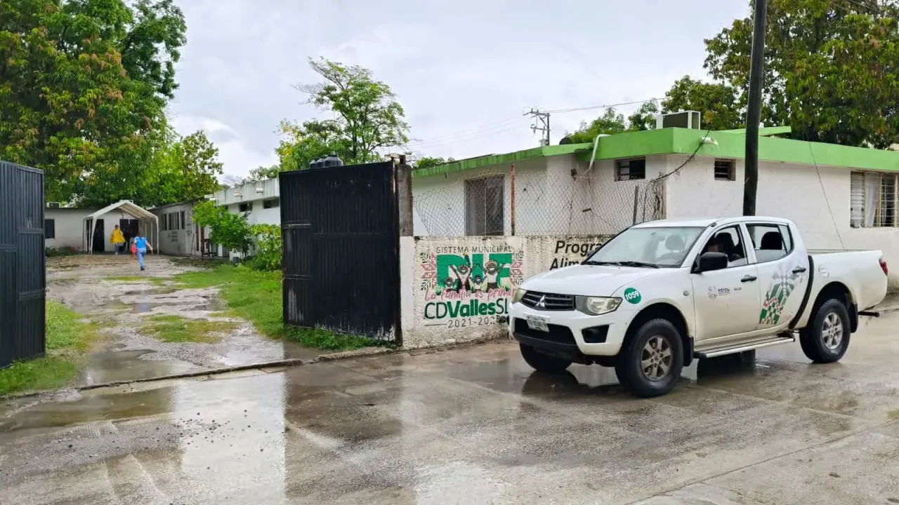 Restablecen al 100% el servicio eléctrico tras lluvias en la Huasteca