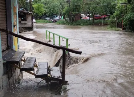 Video | Fuerte lluvia frena actividades en municipios de la Huasteca