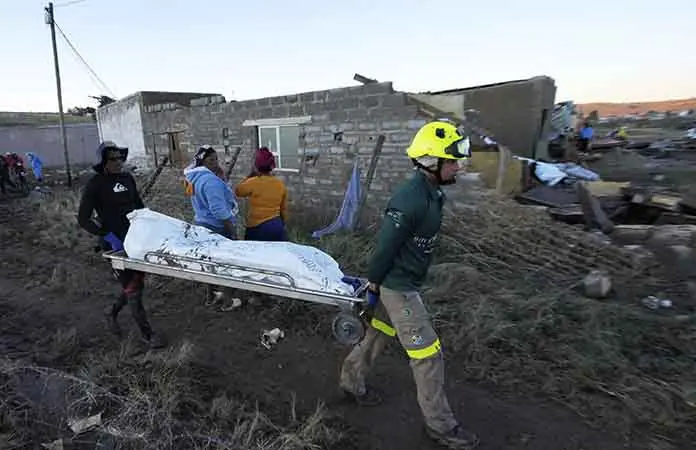 Sudáfrica declara estado de desastre por lluvias