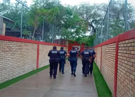 Aplican el Operativo Mochila en escuela Aplican el Operativo Mochila en escuela
