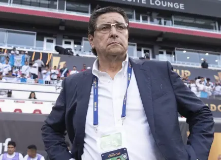 Luis Fernando Tena recibe reclamos por eliminación de Guatemala Luis Fernando Tena recibe reclamos por eliminación de Guatemala