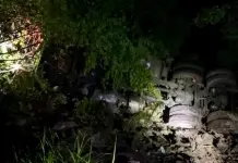 Cami&oacute;n se va a un barranco cerca de El Naranjo