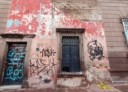 Evacúan 23 viviendas en riesgo por fallas geológicas