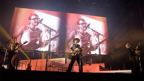 MORAT CAUTIVA EN SLP CON UN CONCIERTO ENÉRGICO 