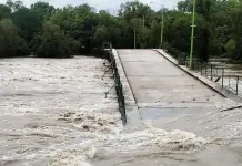 Alerta por crecida del r&iacute;o Valles; el alcalde no aparece