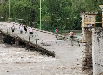 Video | Río Valles, al límite de desbordarse Video | Río Valles, al límite de desbordarse