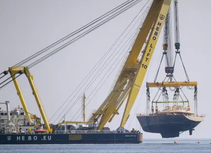 Superyate hundido en Sicilia es llevado a puerto tras operaci&oacute;n de recuperaci&oacute;n