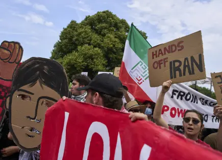 Protesta masiva en La Haya contra la OTAN y el gasto militar